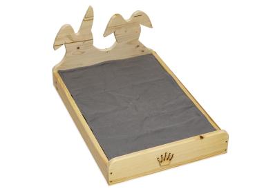 Kaninchenbett mit grauer Decke in natur