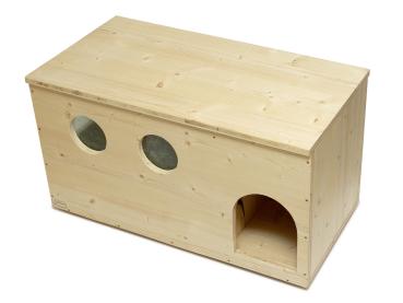 Haupteingang rechts, zwei runde Fenster